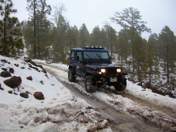 Jeep Wrangler YJ en la nieve 4x4